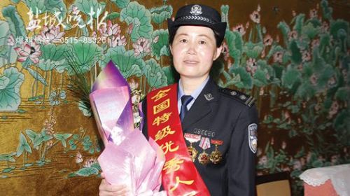 女干警王成女当选"中国好人"