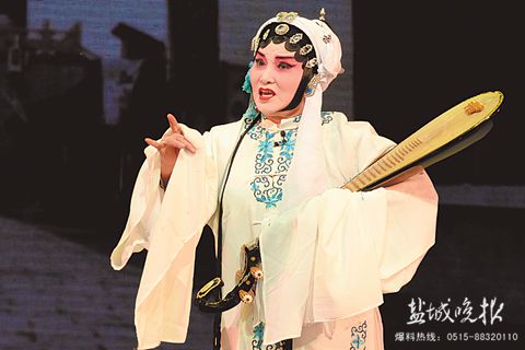 国家级非遗传承人裔小萍从艺60周年 一生唱淮剧撂不掉