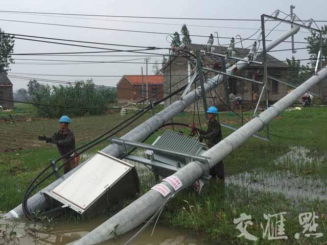 建湖县冈西镇遭遇12级大风 盐城启动气象灾害