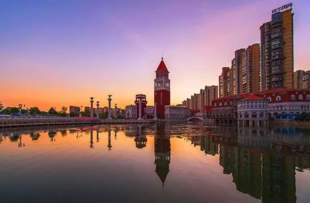 聚龙湖畔欧风花街国庆盛装开街