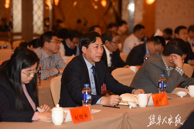 盐城代表团审议省人大常委会和两院工作报告