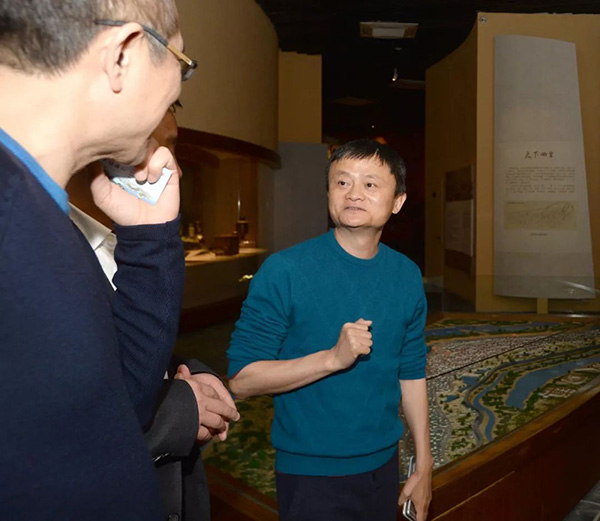 马云在武汉参观汉口商业博物馆,称赞汉口北的