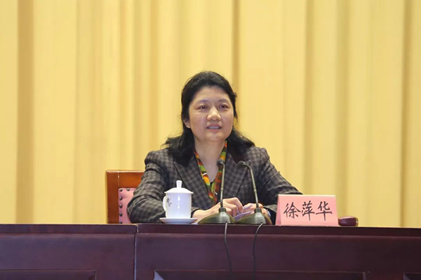 37岁就升正厅的女市委书记突然免职，原来是后院起火
