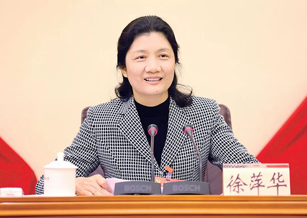 37岁就升正厅的女市委书记突然免职，原来是后院起火