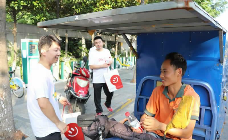 浙商银行盐城分行开展公益赠饮行动