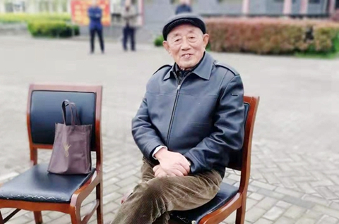 ●李世安/作者李世安，笔名木子，1939年生，建湖县建阳镇人。17岁参加工作