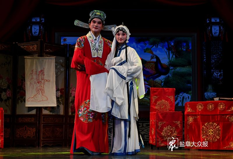 《赵五娘·书房会,王登洲饰蔡伯喈,张泠饰赵五娘.