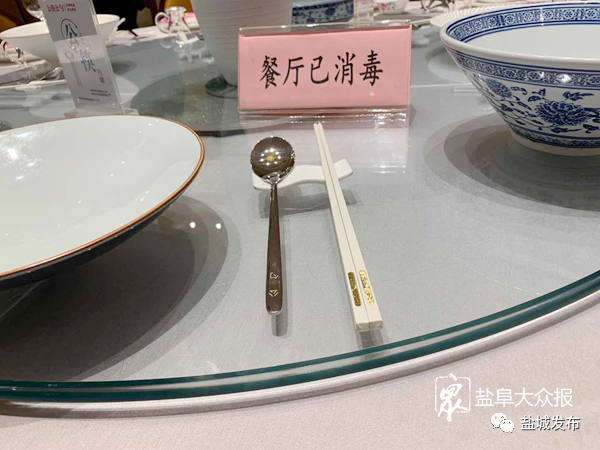 公勺■公勺公筷很重要！怎么用？盐城有了地方标准，一图来读懂～