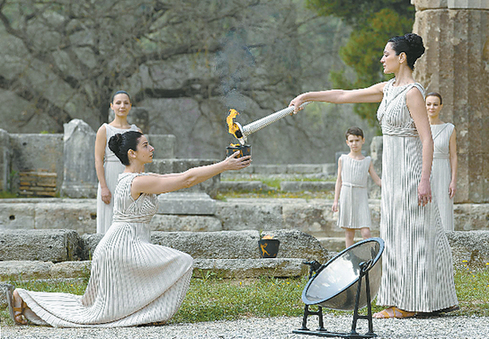 北京奥运会圣火取火仪式昨在希腊举行