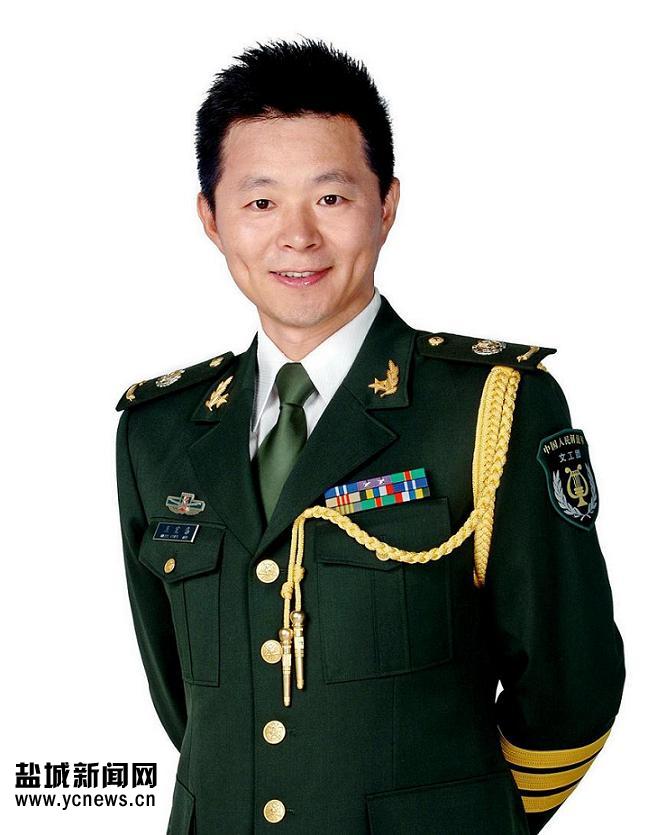 王宏伟,总政歌舞团国家一级演员,男高音歌唱家.