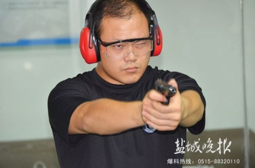 5月20日,江苏省公安特警大比武在南京举行.