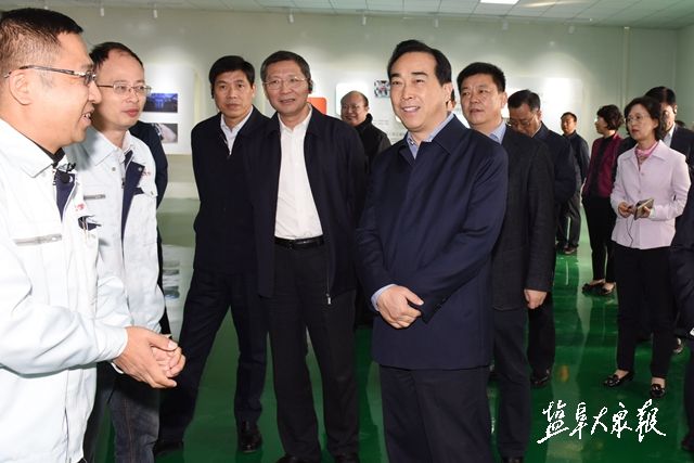 市委书记王荣平,市长戴源率队观摩般若led封装项目.