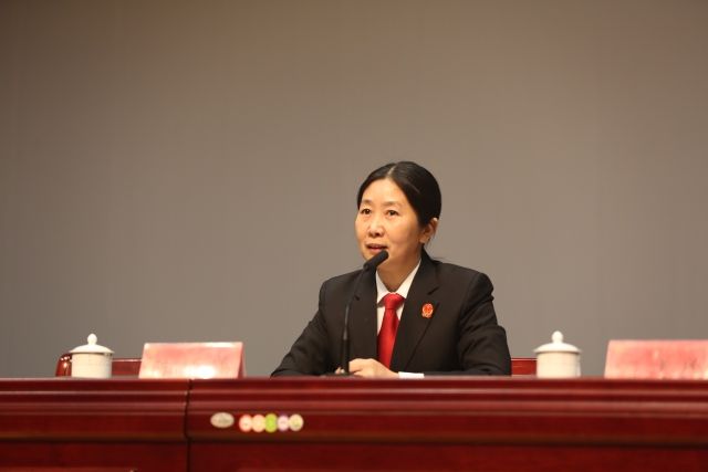 正文 今年下半年,靖江市人民法院副院长陈燕萍又添了两个"新头衔"