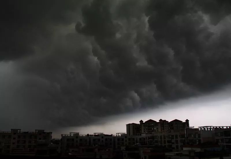 就變 任性的不得了 鹽城市氣象臺 連續發佈 冰雹,大風,暴雨 預警信號