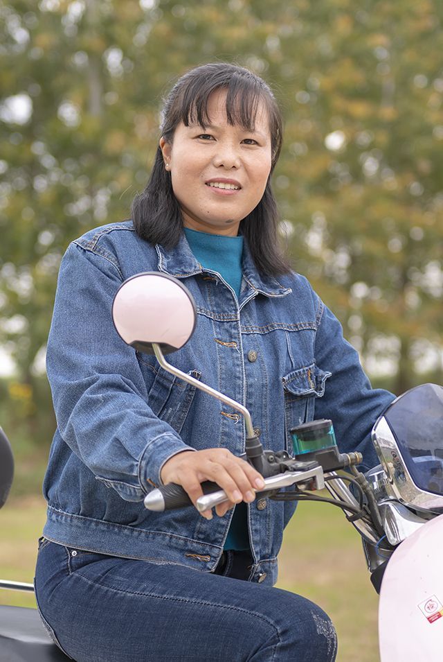 汪凤玲:输液时拔掉针头跳进冰河连救三人的女村民