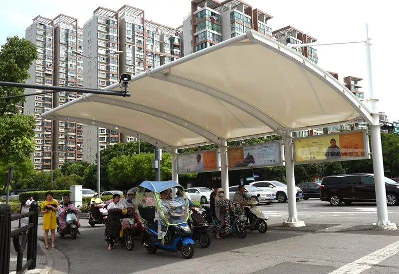 108座遮阳挡雨棚,亮相市区32个路口!