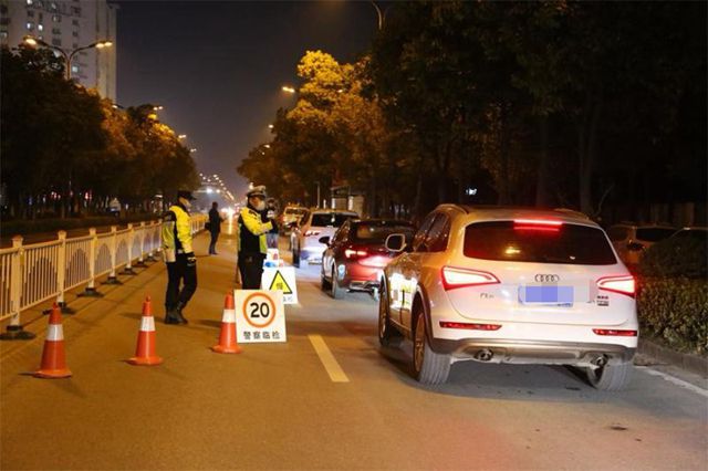 出动警力210余人次查处酒驾26起,东台交警大队强化酒后驾驶整治